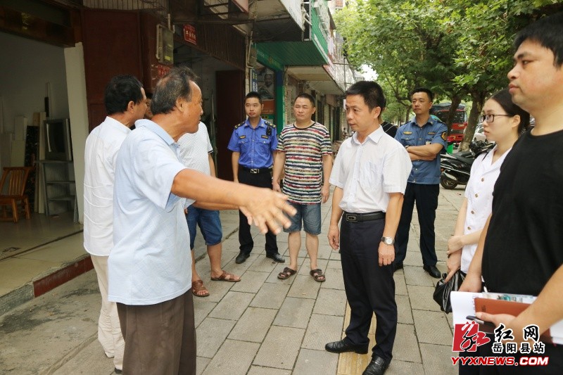 “路長”王衛兵複查車站路文明創建工作