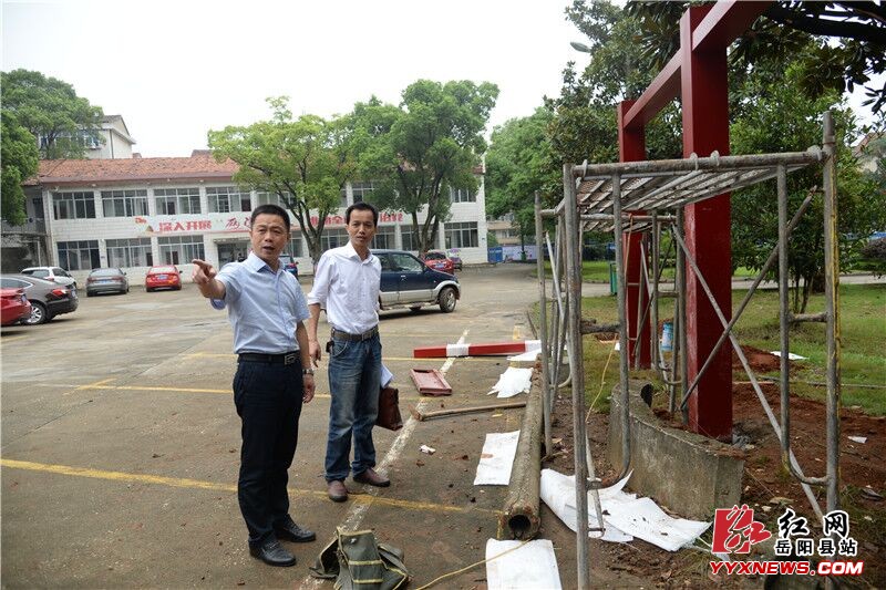 王衛兵複查榮家灣鎮文明創建工作