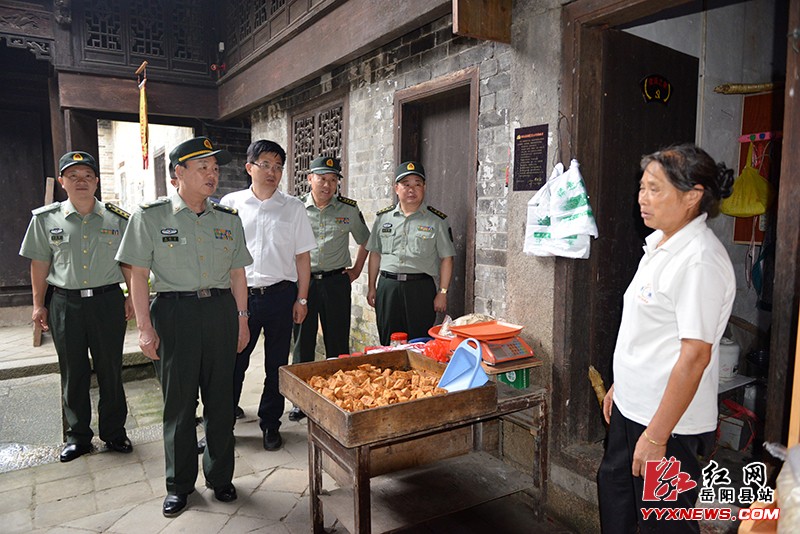 省軍區司令員黃躍進來我縣調研美麗鄉村建設