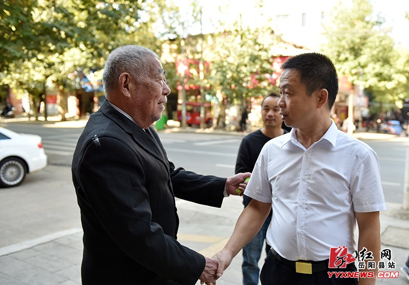 王衛兵到車站路督查文明創建工作