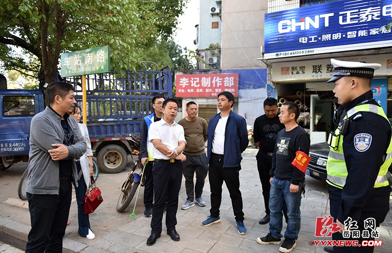 王衛兵到車站路督查文明創建工作