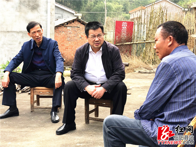 徐新楚走訪看望公田鎮東淇村貧困戶 (1).JPG